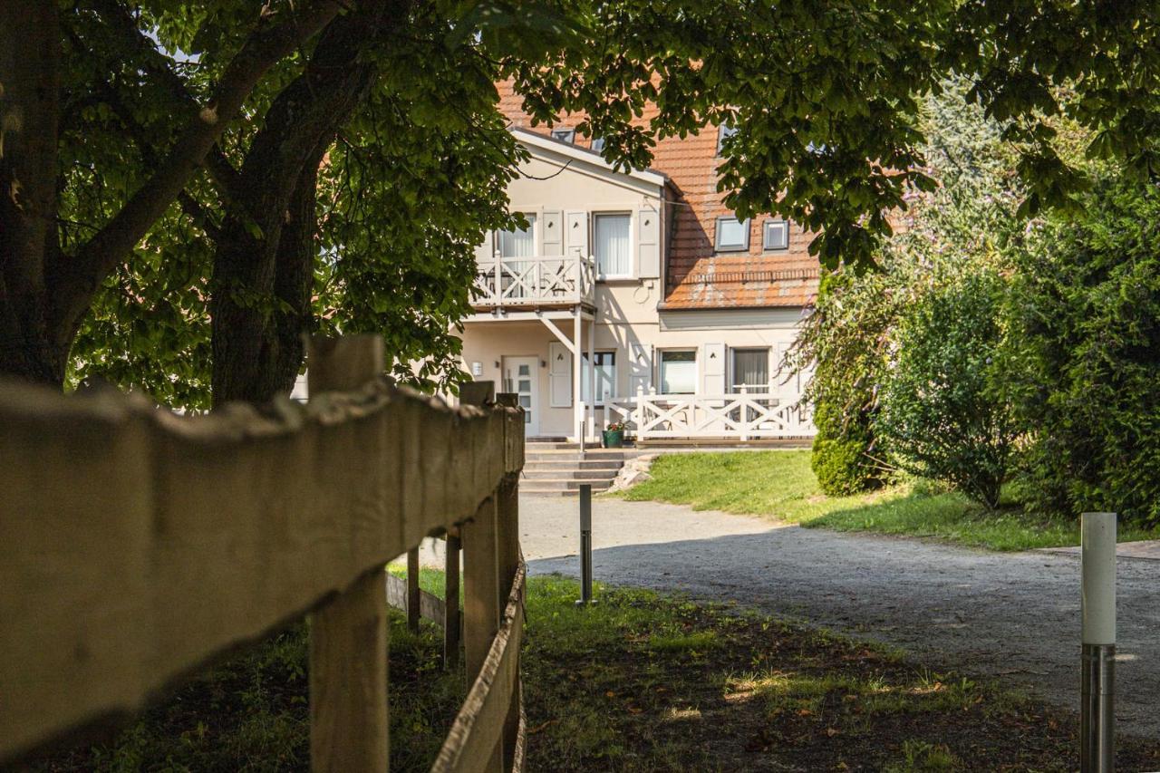 Appartamento Ruhig Und Idyllische Lage, Strandnah, Gratis Nutzung Vom Ahoi Erlebnisbad Und Sauna In Sellin - Gutshaus Silvitz Fewo 01 Bergen Auf Rugen Esterno foto