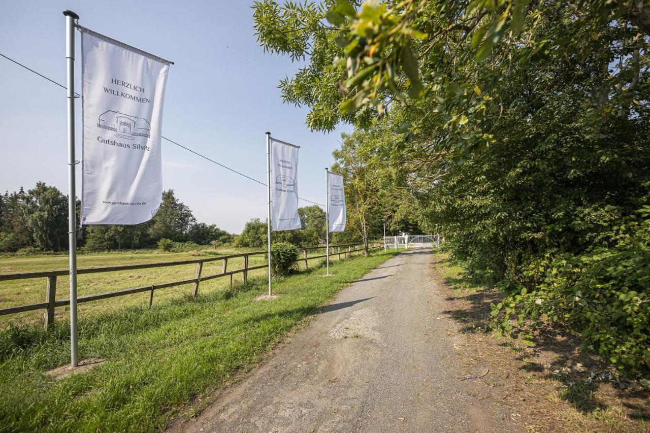 Appartamento Ruhig Und Idyllische Lage, Strandnah, Gratis Nutzung Vom Ahoi Erlebnisbad Und Sauna In Sellin - Gutshaus Silvitz Fewo 01 Bergen Auf Rugen Esterno foto