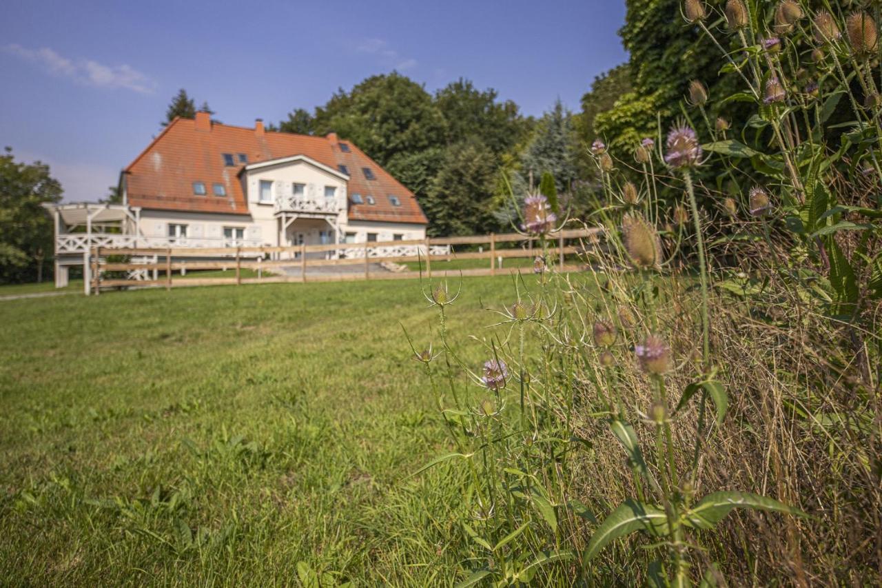 Appartamento Ruhig Und Idyllische Lage, Strandnah, Gratis Nutzung Vom Ahoi Erlebnisbad Und Sauna In Sellin - Gutshaus Silvitz Fewo 01 Bergen Auf Rugen Esterno foto